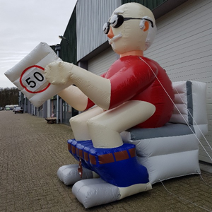 Abraham / jarige man op de WC 3,9mtr Alle leeftijden beschikbaar