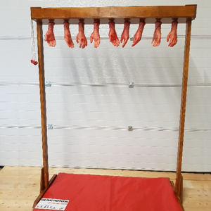 Stokkenvangspel met afgehakte handen 205 x 160 cm